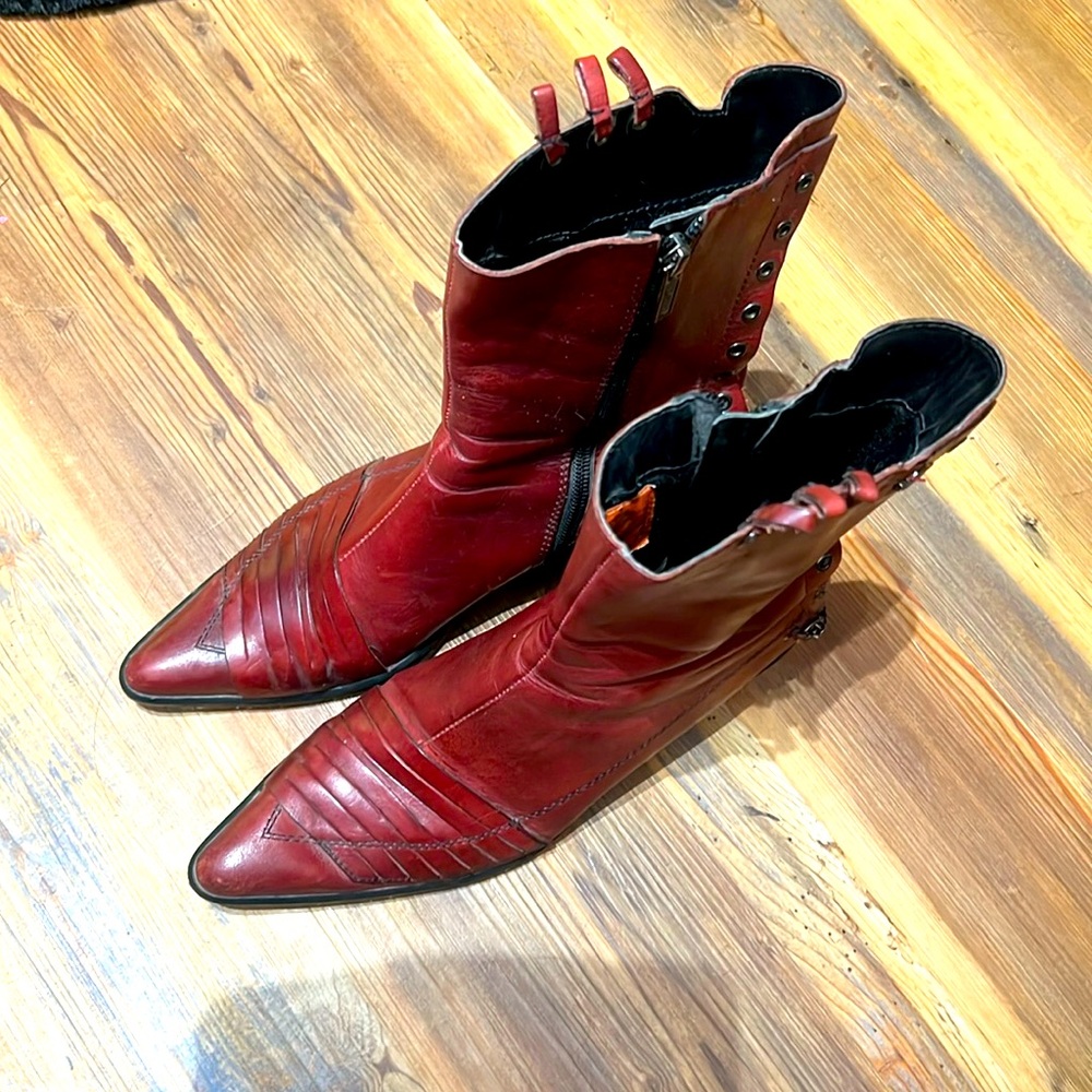 Rare Harley Davidson genuine leather women’s size 7.5 dress boots.